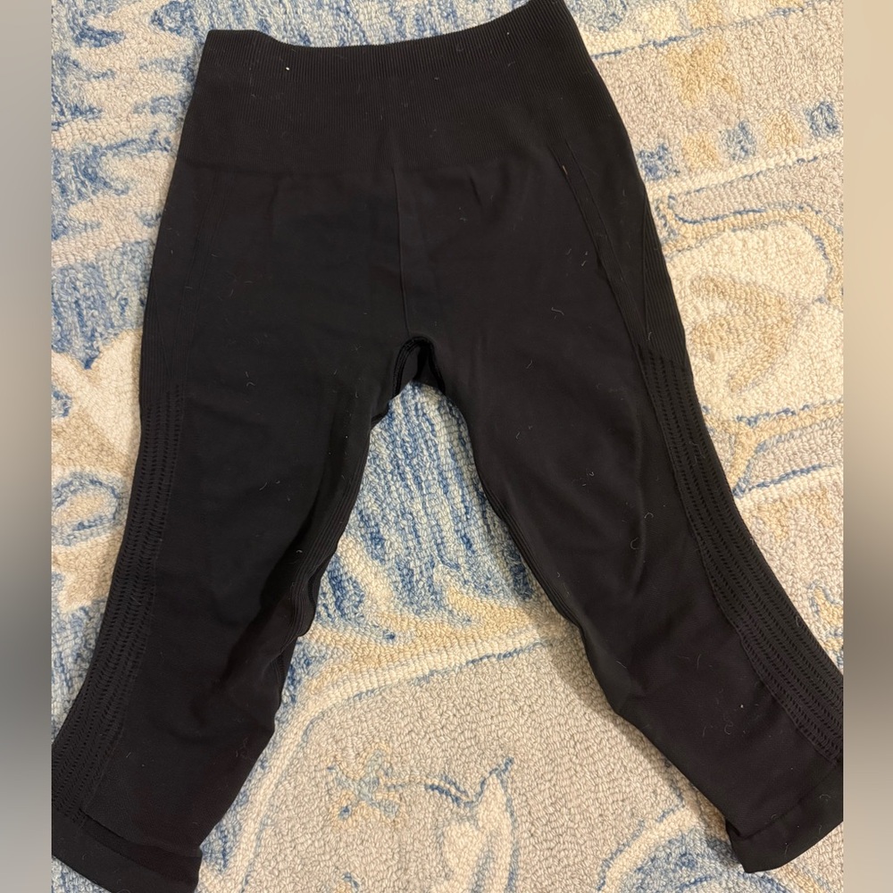 Lululemon Black Ebb to street Crop Leggings with Tapered Design